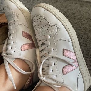 White/rose gold veja sneakers